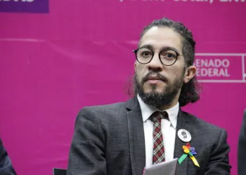 URGENTE!! Jean Wyllys desiste de mandato e sai do Brasil: “Quero ficar vivo”