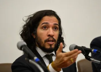 Com renúncia ao mandato, Jean Wyllys poderá se aposentar? Confira