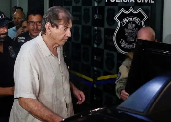 João de Deus passa mal na cadeia e é levado a hospital