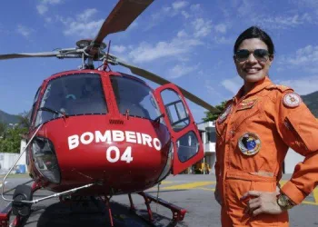 Corpo de Bombeiros do Rio tem primeira mulher piloto de helicóptero
