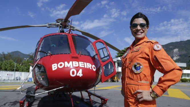 Corpo de Bombeiros do Rio tem primeira mulher piloto de helicóptero