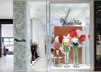 LOJA MARIA FILÓ CONTRATA VENDEDOR – SALÁRIO + BENEFÍCIOS – VT + VR