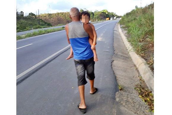 Família de menino autista é expulsa do carro por motorista de Uber: “Ele disse que não se importava”