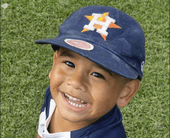 Menino morre uma semana após nadar em piscina por afogamento secundário.Entenda