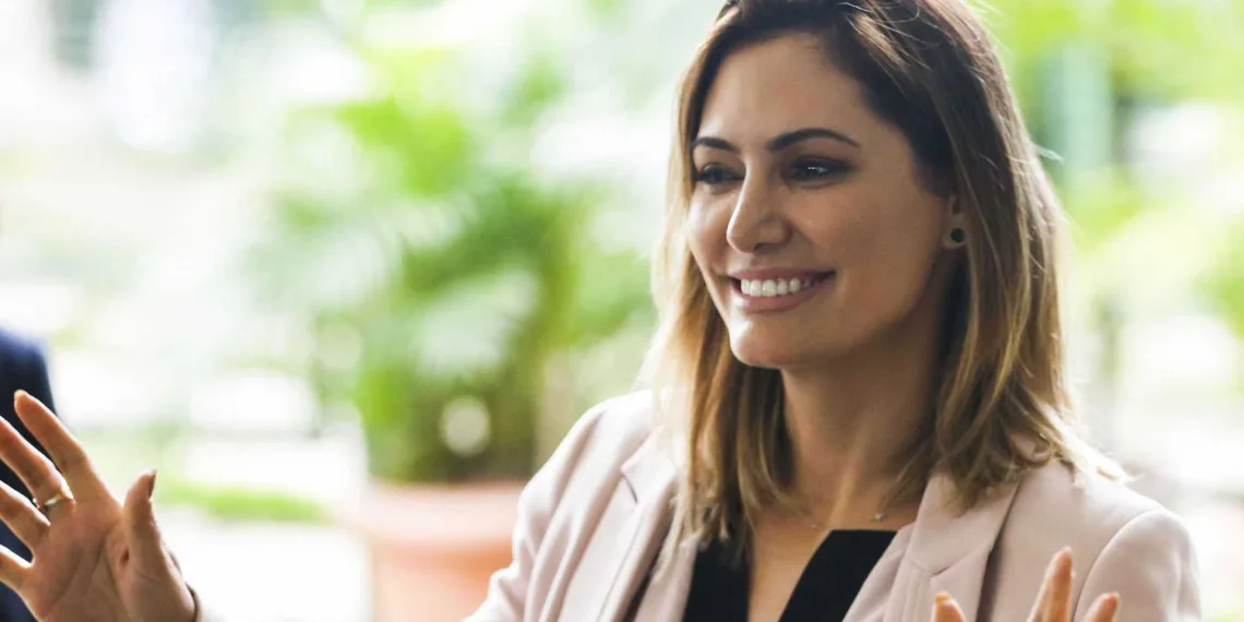 Amiga de Michelle Bolsonaro ganha cargo em secretaria do governo