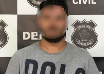 Motorista da uber é preso suspeito de estuprar passageira e anotar perfil de rede social no corpo da vítima