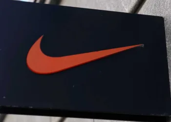 Nike lança tênis que se amarram sozinhos com utilização de app