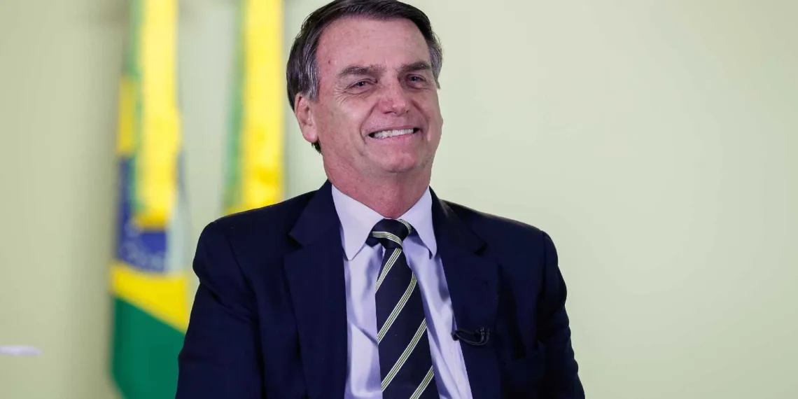 Seguidor pede a Bolsonaro para liberar maconha e presidente responde