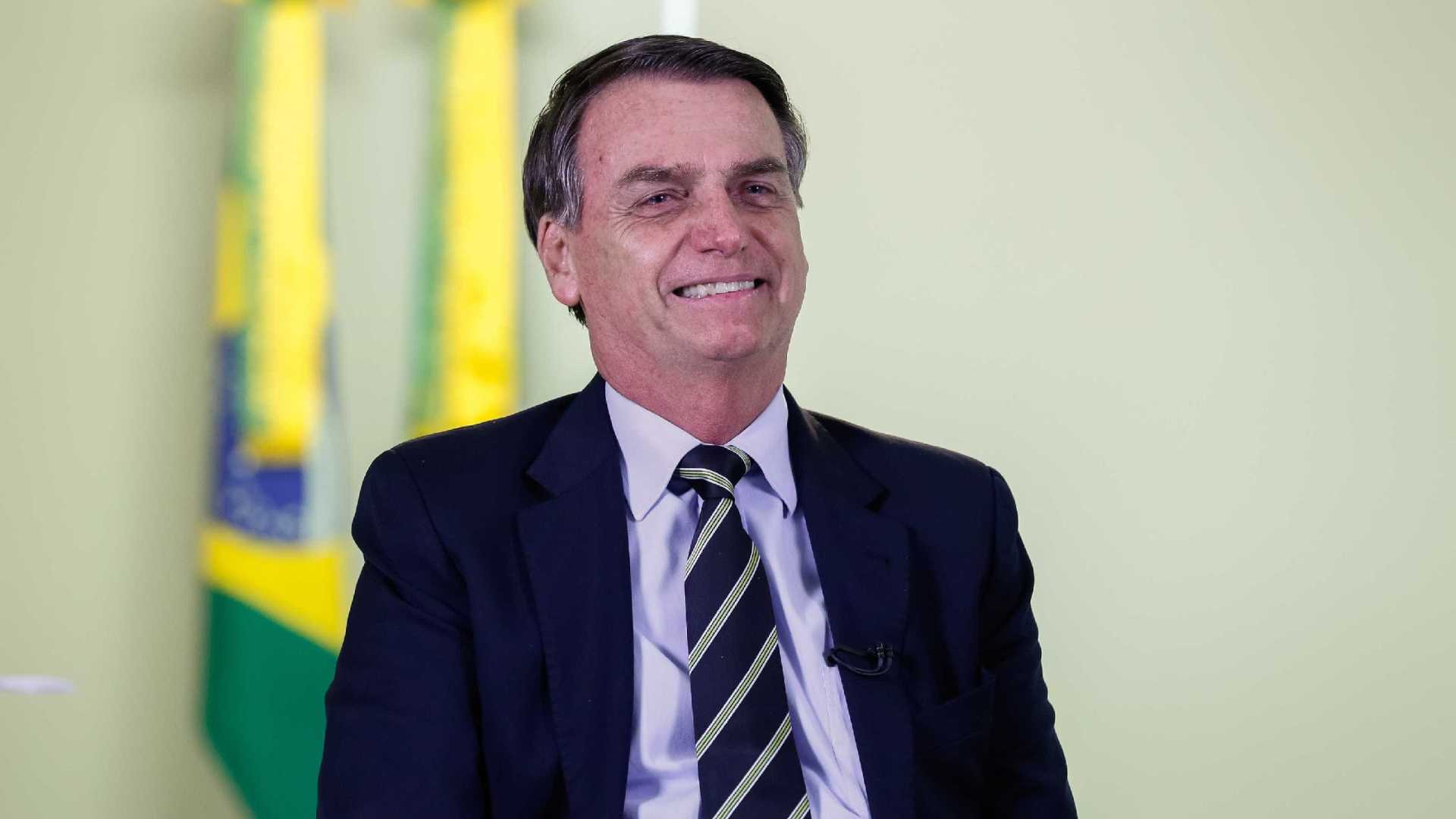 Seguidor pede a Bolsonaro para liberar maconha e presidente responde