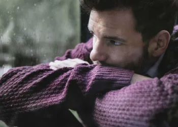 Entenda como a depressão é diferente nos homens e nas mulheres