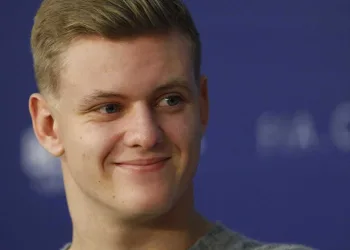 Filho de Schumacher é anunciado como piloto da Ferrari