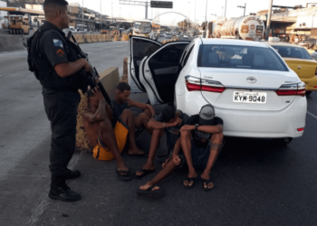 Bandidos são presos na Av. Brasil