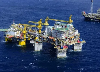 Vazamento de óleo em plataforma da Petrobras atinge litoral do Rio