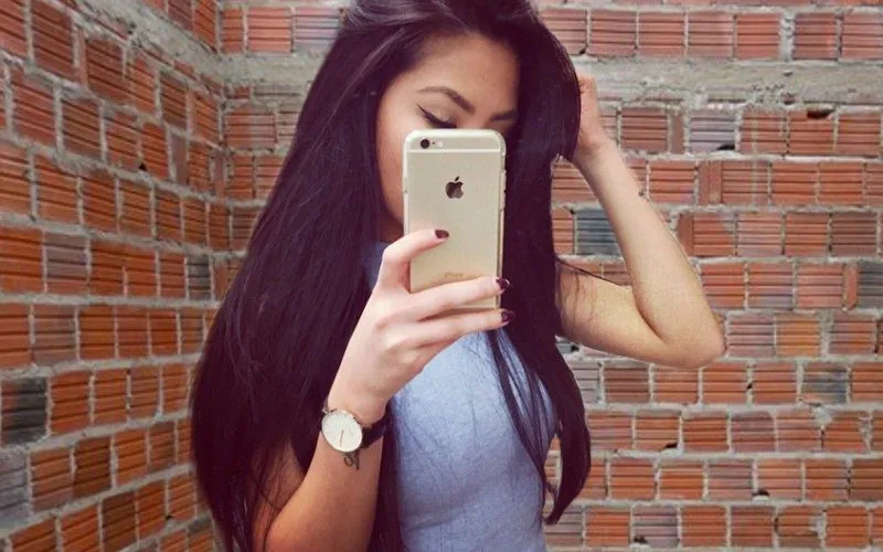 Aumenta número de pessoas que deixam de rebocar a parede para comprar iPhone