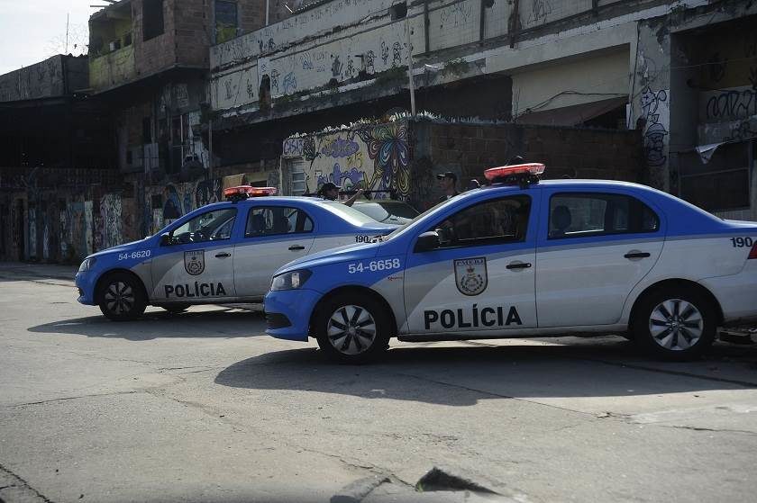 PM é reconhecida e é agredida durante assalto no RJ