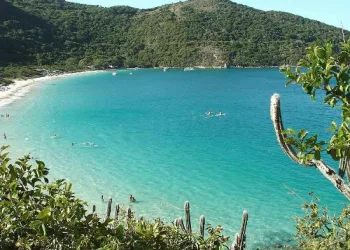 Principais praias de Arraial do Cabo estão impróprias para banho
