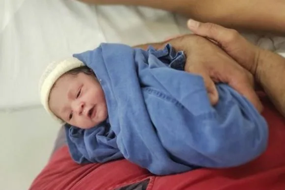Primeiro bebê de 2019 é uma menina e você não vai acreditar no nome!