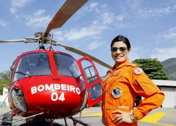 Corpo de Bombeiros do RJ tem 1ª mulher como piloto de aeronave