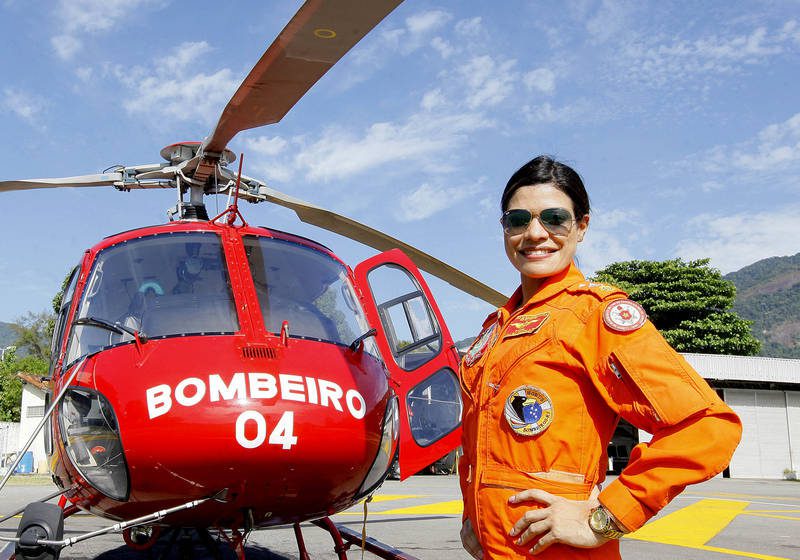 Corpo de Bombeiros do RJ tem 1ª mulher como piloto de aeronave