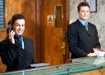 VAGAS P/ RECEPCIONISTA DE HOTEL – R$ 2.800,00 + BENEFÍCIOS