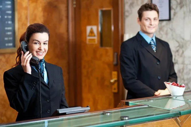 VAGAS P/ RECEPCIONISTA DE HOTEL – R$ 2.800,00 + BENEFÍCIOS