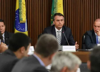 Militares da reserva faz manifestação para pedir emprego a Bolsonaro