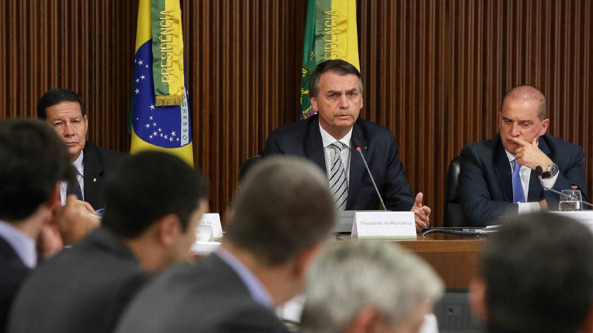 Militares da reserva faz manifestação para pedir emprego a Bolsonaro