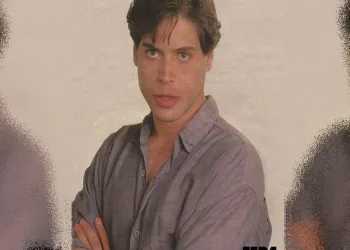 Sucesso nos anos 90, Galã posa sorridente com marido na web