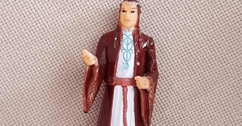 Mulher rezava para boneco de Senhor dos Anéis achando que era Santo Antônio