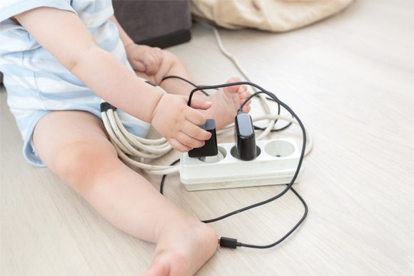 Bebê de dois anos leva choque e precisa de uma hora de massagem cardíaca para ser reanimado