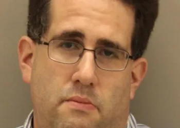 Professor é preso por se masturbar na frente de alunos