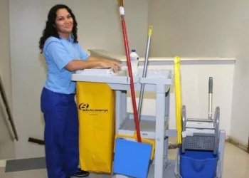 EMPREGO!!AUXILIAR DE SERVIÇOS GERAIS, AJUDANTE DE COZINHA, FAXINEIRA – R$ 1.194,00 + INSALUBRIDADE – HOSPITALAR – DESEJÁVEL EXPERIÊNCIA