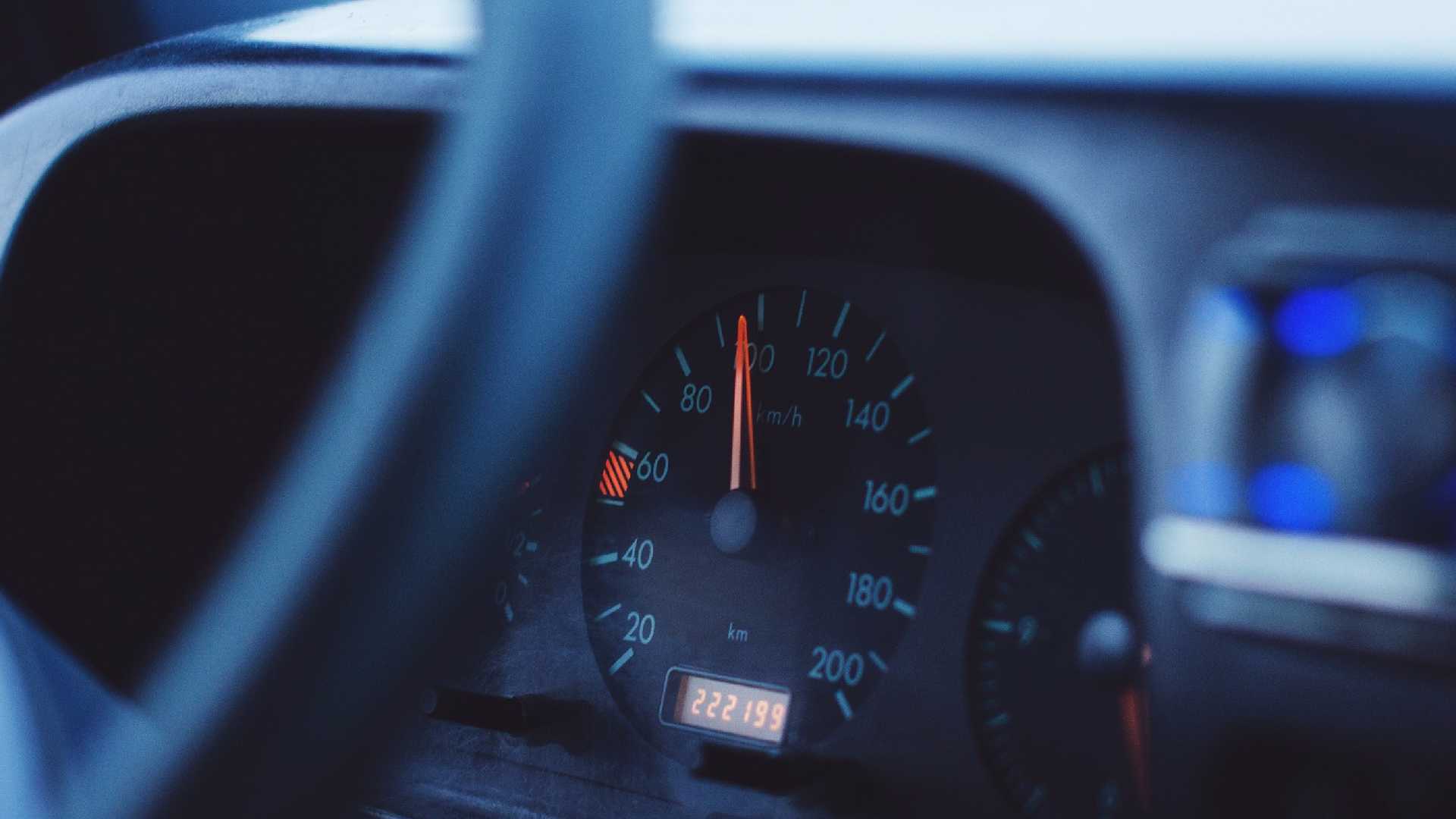 Ladrões chamam uber, assaltam casa e fogem com motorista