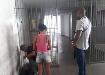 Mulher é presa ao tentar vender munição de fuzil dentro de hospital no Rio