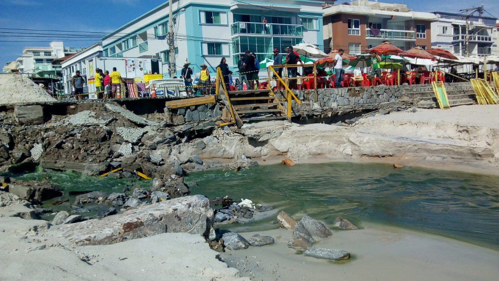 PRAINHA DE ARRAIAL DO CABO ESTÁ IMPRÓPRIA PARA O BANHO E PODE ESTAR CONTAMINADA