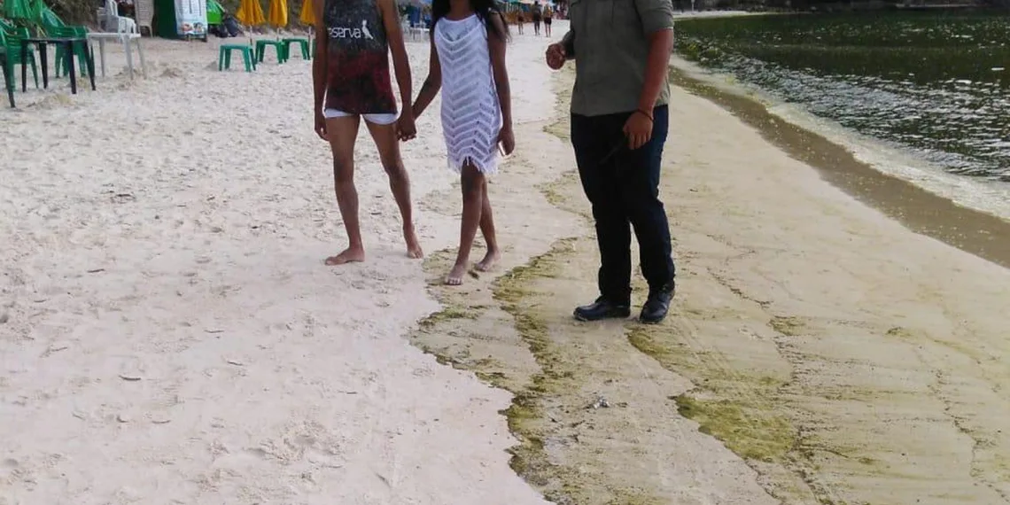 Praia do Forno entra na lista de impróprias para banho em Arraial do Cabo, no RJ