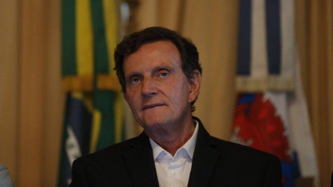 Crivella: ‘As escolas de samba deveriam me retratar como um herói este ano’
