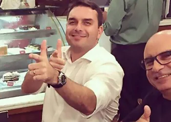 Ministro do STF suspende investigação sobre Queiroz, ex-assessor de Flávio Bolsonaro