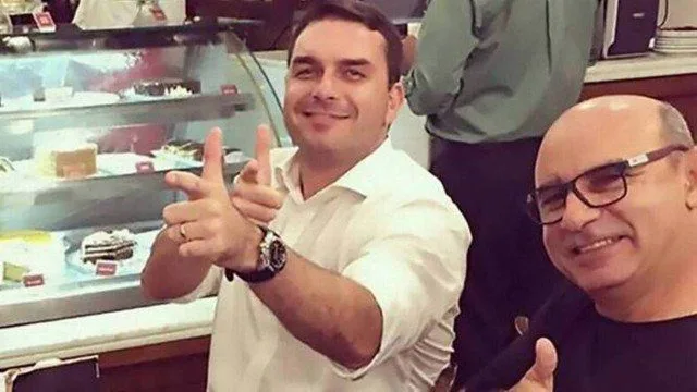 Queiroz admite que indicou mãe e irmã de miliciano para gabinete de Flávio Bolsonaro