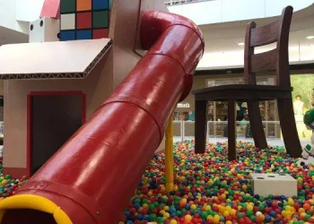 Shopping na Zona Oeste inaugura piscina de bolinhas inspirada no filme Toy Story