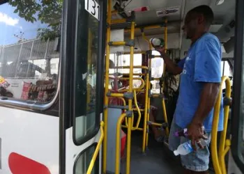 Ônibus ‘quentões’ têm ar-condicionado precário e passageiros insatisfeitos