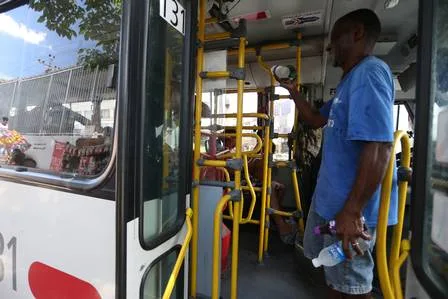 Ônibus ‘quentões’ têm ar-condicionado precário e passageiros insatisfeitos