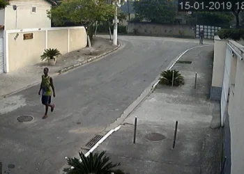 Acusado de morte de jovem que tentou defender mãe em Campo Grande foi preso com base em fotos de redes sociais, diz defesa