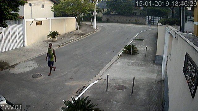 Acusado de morte de jovem que tentou defender mãe em Campo Grande foi preso com base em fotos de redes sociais, diz defesa