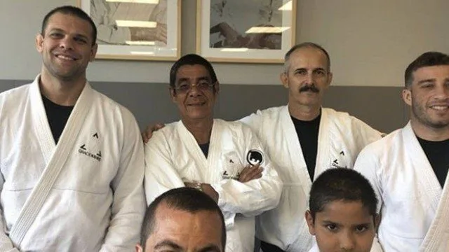 ZECA PAGODINHO LEVA O NETO AO JIU-JÍTSU E DECIDE FAZER AULA