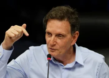Crivella anuncia 200 vagas para professores da rede municipal do Rio