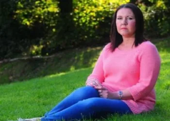 Mãe faz sexo com o seu filho de 15 anos para que ele ”seja mais homem”