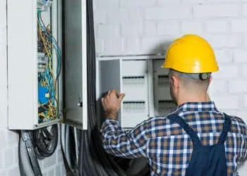 VAGAS P/ AUXILIAR DE MANUTENÇÃO – R$ 1.700,00 + BENEFÍCIOS