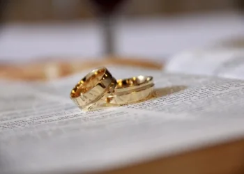 Mulher pede divórcio em três minutos de casamento após marido chamá-la de ‘estúpida’