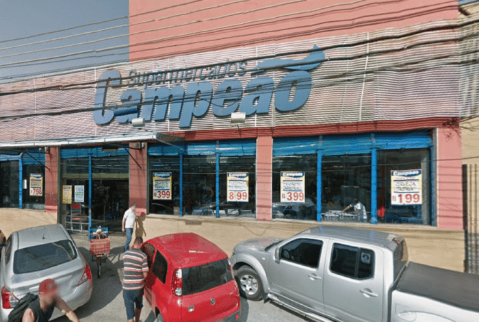 Incêndio atinge mercado no RJ